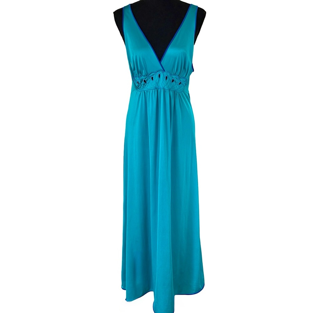 Vintage 70s Shadow Line Turquoise & Purple Embroidered Peacock Nightgown - Small
